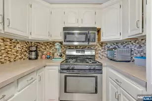 60 Westview Dr, Bergenfield, NJ 07621 - Photo 5