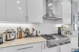 314 The Promenade, Edgewater, NJ 07020 - Photo 3