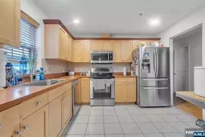 547 Gorge Road 2E #2E, Cliffside Park, NJ 07010 - Photo 9