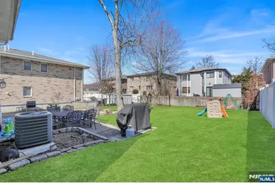 687 Lancaster Road, Ridgefield, NJ 07657 - Photo 23