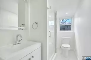 687 Lancaster Rd, Ridgefield, NJ 07657 - Photo 5