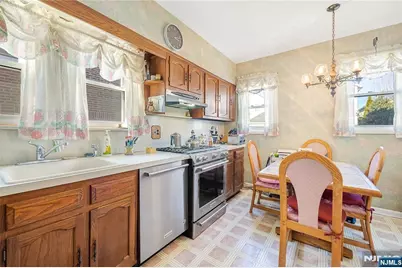 429 Oakdene Avenue, Cliffside Park, NJ 07010 - Photo 13