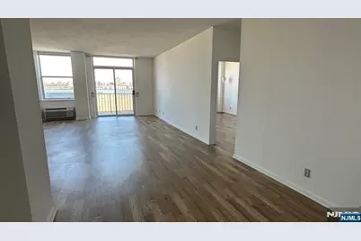 200 Grand Cove Way 5M #5M, Edgewater, NJ 07020 - Photo 5