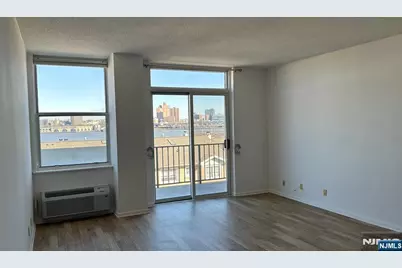 200 Grand Cove Way 5M #5M, Edgewater, NJ 07020 - Photo 7