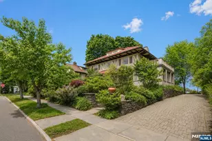 384 Anderson St, Hackensack, NJ 07601 - Photo 37