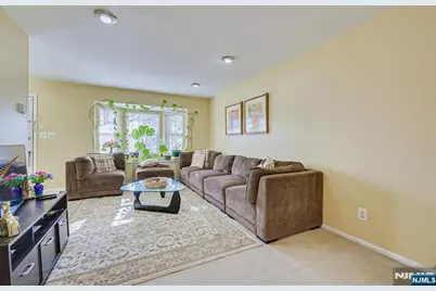 1704 Deerfield Drive 1704 #1704, Edison, NJ 08820 - Photo 15