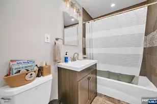 8-27 Oak St, Fair Lawn, NJ 07410 - Photo 15