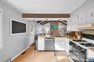 8-27 Oak St, Fair Lawn, NJ 07410 - Photo 7