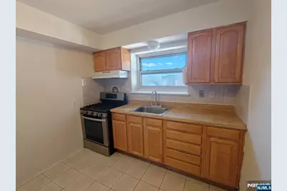 2430 8th Street 6D #6D, Fort Lee, NJ 07024 - Photo 3