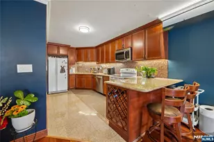 1055 River Road 302, Edgewater, NJ 07020 - Photo 5