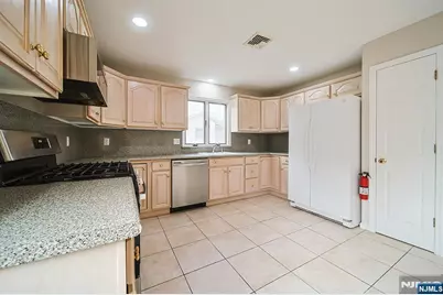 2432 3rd Street B #B, Fort Lee, NJ 07024 - Photo 17