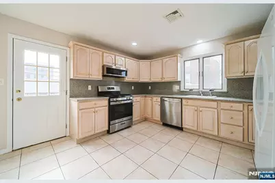 2432 3rd Street B #B, Fort Lee, NJ 07024 - Photo 15