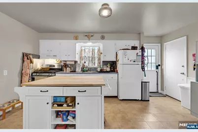 322 Broughton Avenue, Bloomfield, NJ 07003 - Photo 15