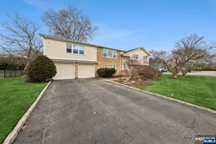 2 Caryn Pl, Fairfield, NJ 07004 - Photo 35