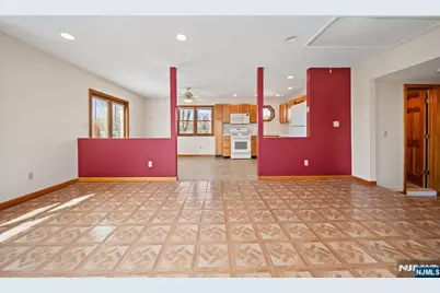 125 Merritt Avenue, Bergenfield, NJ 07621 - Photo 23