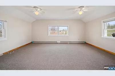 125 Merritt Avenue, Bergenfield, NJ 07621 - Photo 27