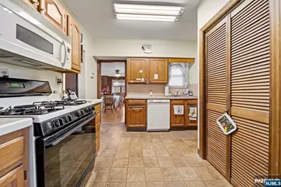 125 Merritt Avenue, Bergenfield, NJ 07621 - Photo 11