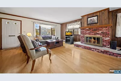 125 Merritt Avenue, Bergenfield, NJ 07621 - Photo 3