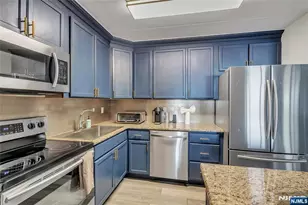 250 Gorge 21B, Cliffside Park, NJ 07010 - Photo 15