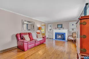 1 Crescent Pl, Ho Ho Kus, NJ 07423 - Photo 5