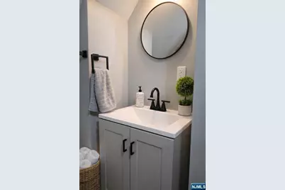 633 Thomas Boulevard, East Orange, NJ 07017 - Photo 5