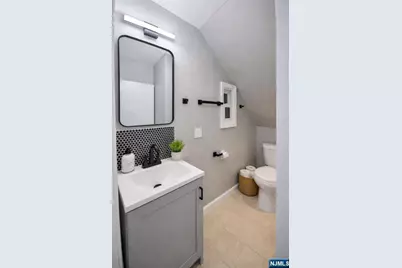 633 Thomas Boulevard, East Orange, NJ 07017 - Photo 19