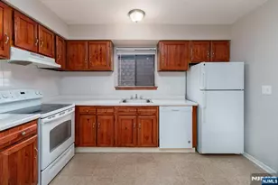 423 Meadow Woods Ln 310, Lawrence Township, NJ 08648 - Photo 3