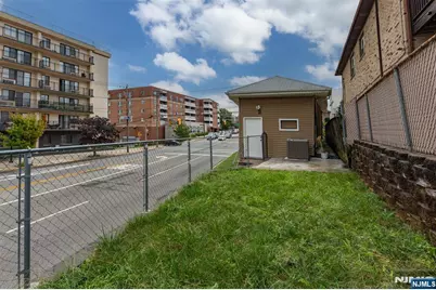 418 E Brinkerhoff Avenue, Palisades Park, NJ 07650 - Photo 5