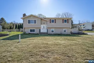 8 Nimbus Dr, Vernon, NJ 07462 - Photo 1