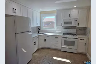 14 Chestnut Street 2nd Floor #2nd Floor, Elmwood Park, NJ 07407 - Photo 3