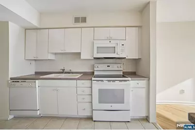 364 Palisade Avenue 5E #5E, Cliffside Park, NJ 07010 - Photo 13