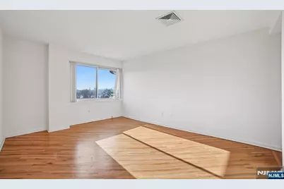 364 Palisade Avenue 5E #5E, Cliffside Park, NJ 07010 - Photo 17