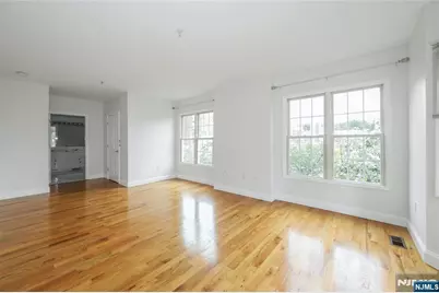 337 The Promenade 337 #337, Edgewater, NJ 07020 - Photo 3