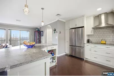 300 Gorge Road 75 #75, Cliffside Park, NJ 07010 - Photo 9