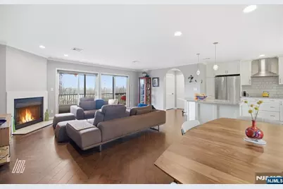 300 Gorge Road 75 #75, Cliffside Park, NJ 07010 - Photo 5