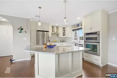 300 Gorge Road 75 #75, Cliffside Park, NJ 07010 - Photo 7