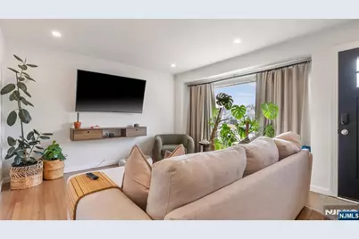 44 Schlosser Drive, Rochelle Park Township, NJ 07662 - Photo 9