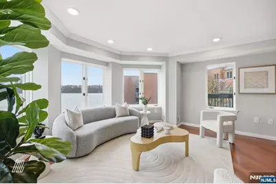 504 Nelson Court, Edgewater, NJ 07020 - Photo 3