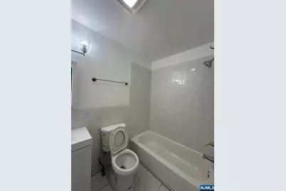 339 Ocean Avenue, Jersey City, NJ 07305 - Photo 25