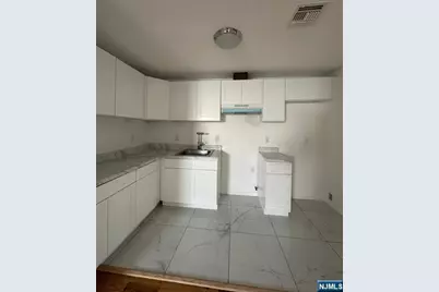 339 Ocean Avenue, Jersey City, NJ 07305 - Photo 21