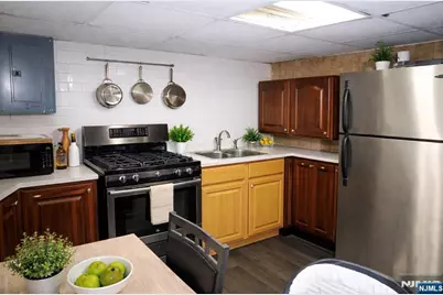 16 Krueger Place, Passaic, NJ 07055 - Photo 9