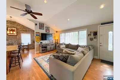 28 Woodside Drive, West Milford, NJ 07480 - Photo 9