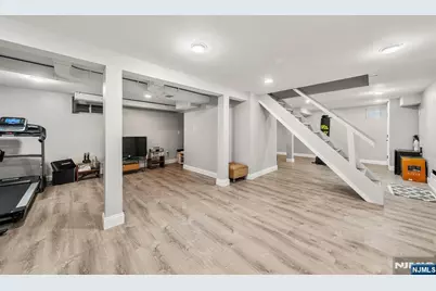 636 Elm Avenue, Ridgefield, NJ 07657 - Photo 23