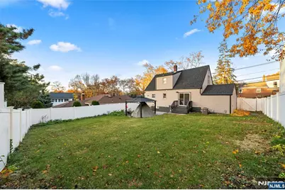 636 Elm Avenue, Ridgefield, NJ 07657 - Photo 27