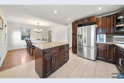 636 Elm Avenue, Ridgefield, NJ 07657 - Photo 11