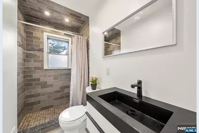 636 Elm Avenue, Ridgefield, NJ 07657 - Photo 15