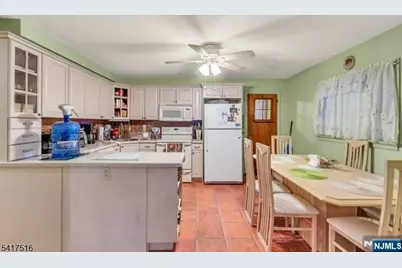 238 Stuyvesant Avenue 236 #236, Lyndhurst Township, NJ 07071 - Photo 7