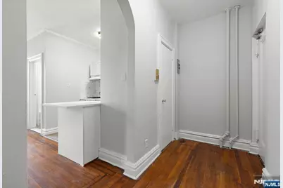 821 Bergen Avenue B12 #B12, Jersey City, NJ 07306 - Photo 5