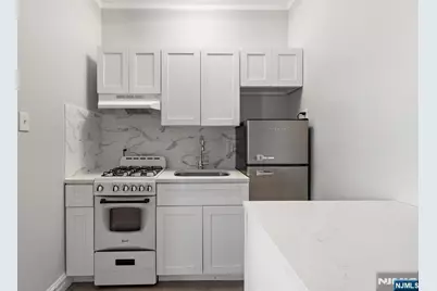 821 Bergen Avenue B12 #B12, Jersey City, NJ 07306 - Photo 9