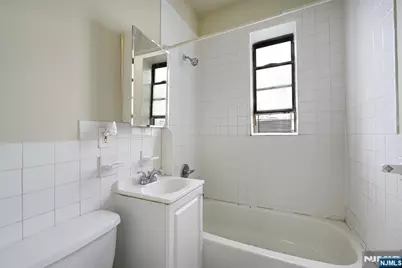 124 Storms Avenue 4E #4E, Jersey City, NJ 07306 - Photo 13